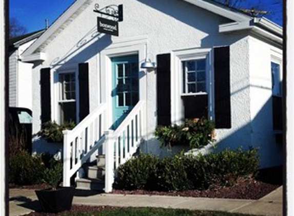 Boxwood Cottage and Home - Dexter, MI