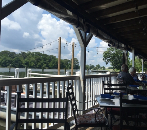 Carson's Creekside Restaurant - Middle River, MD