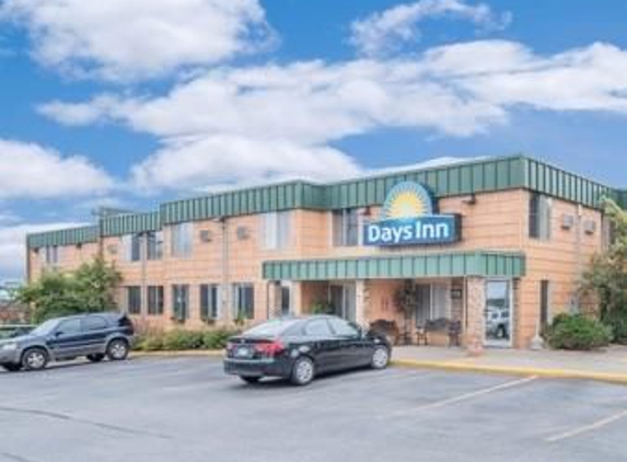 Days Inn & Suites by Wyndham Duluth by the Mall - Duluth, MN