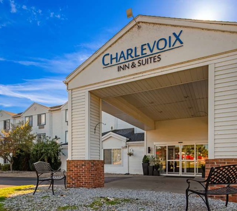 Charlevoix Inn & Suites - Charlevoix, MI