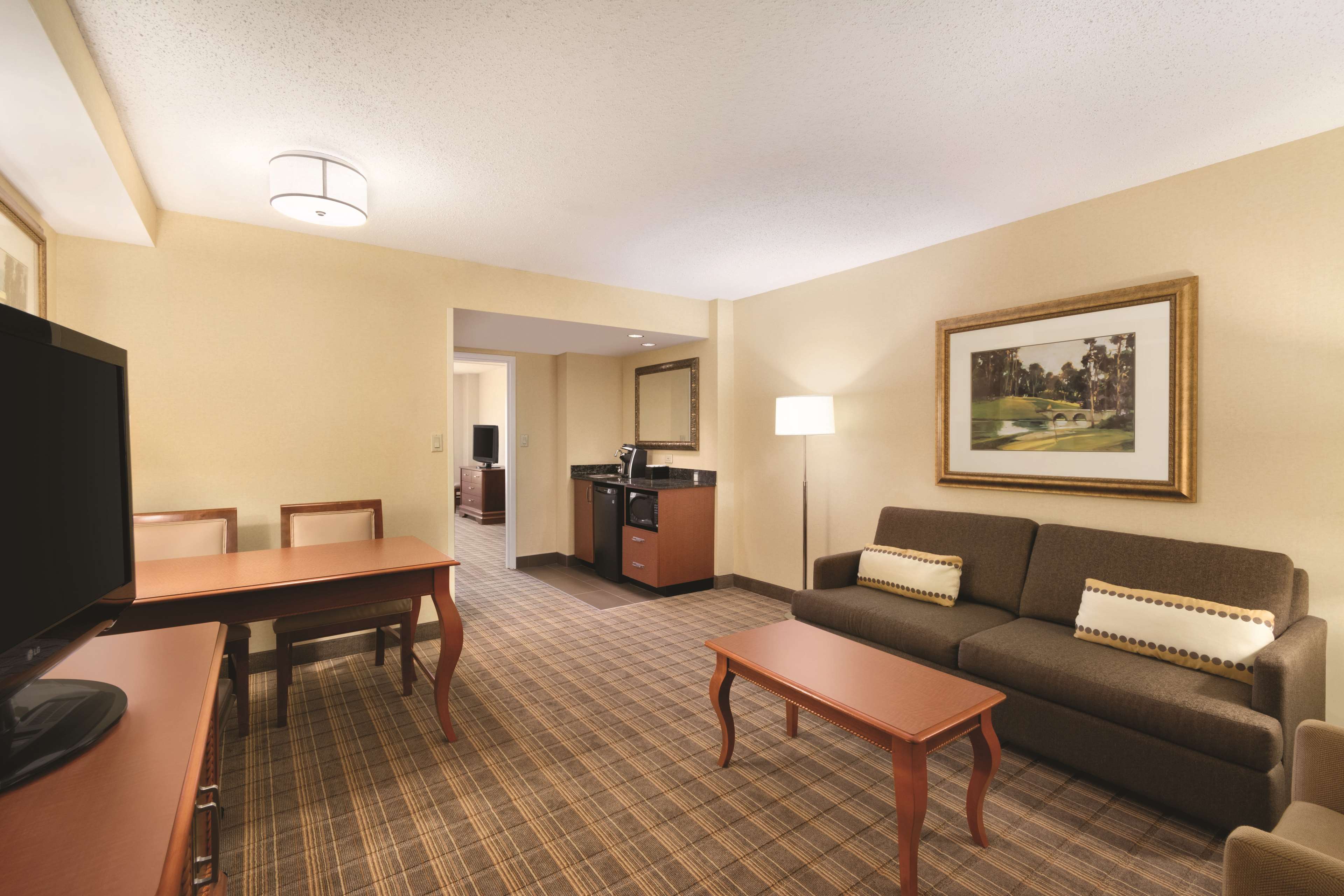 Embassy Suites by Hilton Greenville Golf Resort & Conference Center 670 ...