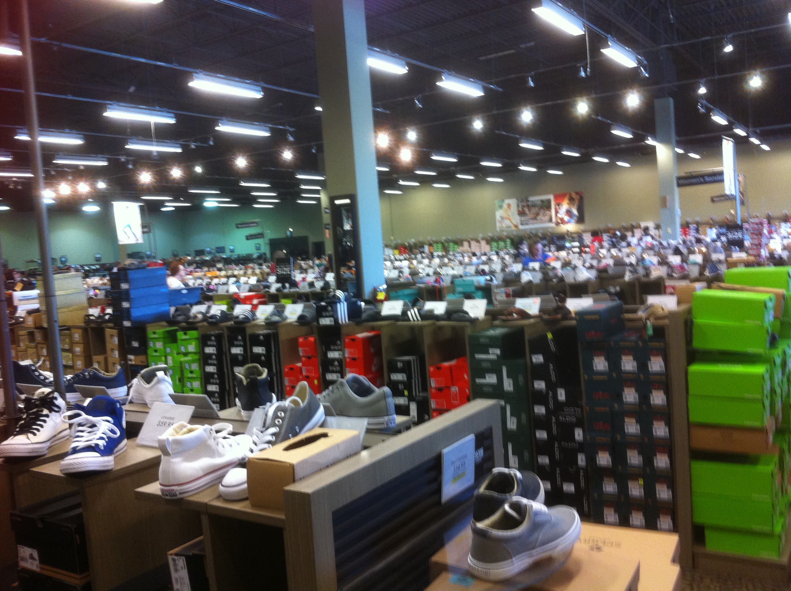 DSW Designer Shoe Warehouse 6722 