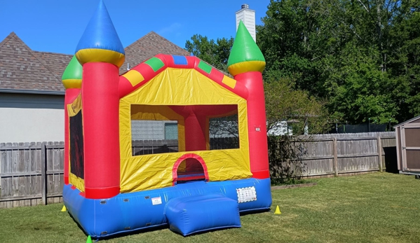 Triple T's Inflatables - Lafayette, LA. 13x13 Bounce House castle