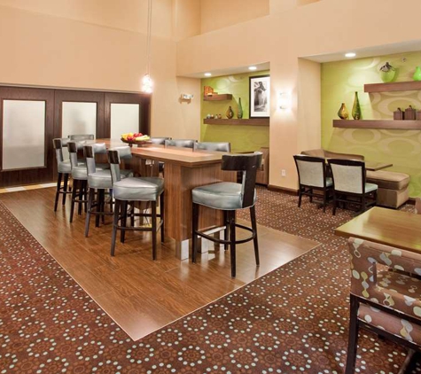 Hampton Inn & Suites St. Cloud, MN - Saint Cloud, MN