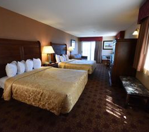 Hamilton Inn Select Beachfront - Mackinaw City, MI