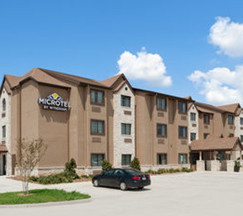 Microtel Inn & Suites by Wyndham Gonzales - Gonzales, TX