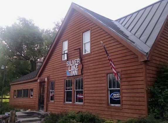 Silver Lake Inn - Elkhorn, WI