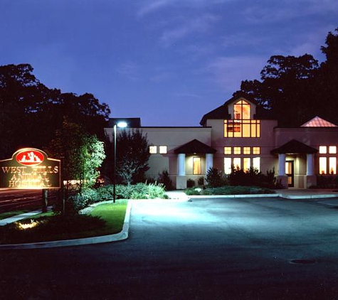 West Hills Animal Hospital & 24hr Emergency Veterinary Center - Huntington, NY. Front in Evening