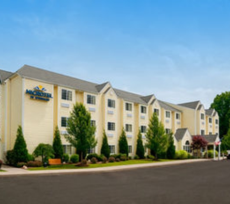 Microtel Inn & Suites by Wyndham Beckley East - Beckley, WV