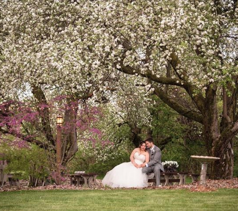 Apple Blossom Chapel and Gardens, LLC - Fennville, MI