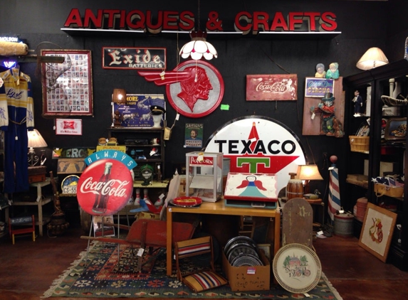 Black Bear Antiques & Interiors - Ellijay, GA