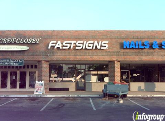 FASTSIGNS