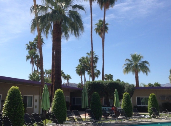 Inndulge Palm Springs - Palm Springs, CA
