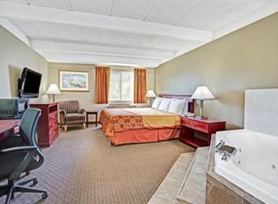 Travelodge by Wyndham Iowa City - Iowa City, IA