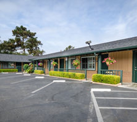 Padre Oaks Motel - Monterey, CA