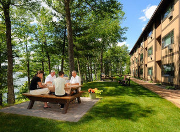 Pointe Hotel & Suites And Conference Center - Minocqua, WI