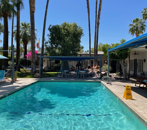 Desert Paradise Resort Hotel - Palm Springs, CA