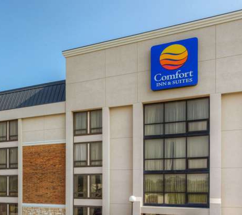 Comfort Inn & Suites Evansville Airport - Evansville, IN