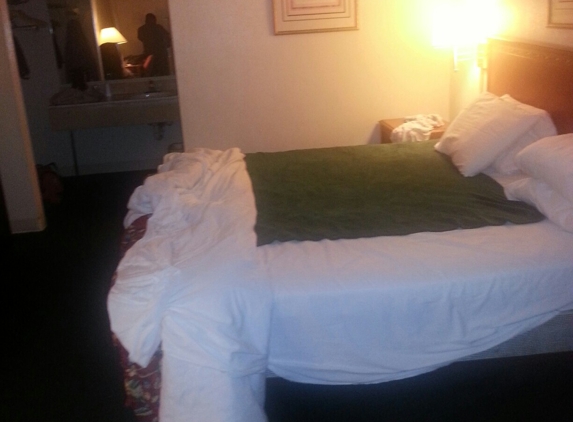 The Grand Inn - Channelview, TX. The room is substandard housing but at the rate I guess u get what u pay for......