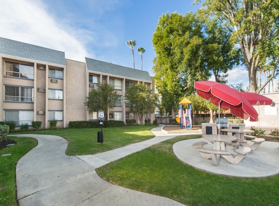 Independence Park Apartments - Canoga Park, CA