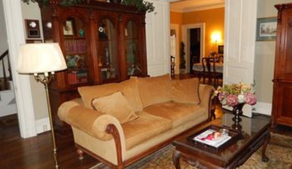 Queens Residence Bed & Breakfast - Ypsilanti, MI