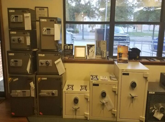 Dedge's Lock & Key Shop Inc - Jacksonville, FL