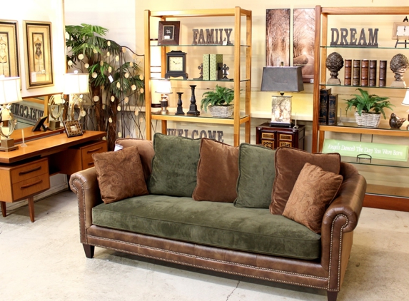 Upscale Consignment Furniture & Decor - Gladstone, OR