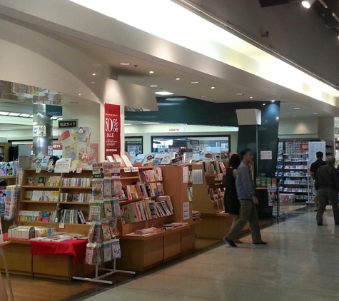 Mitsuwa Marketplace - Torrance, CA. Bookstore