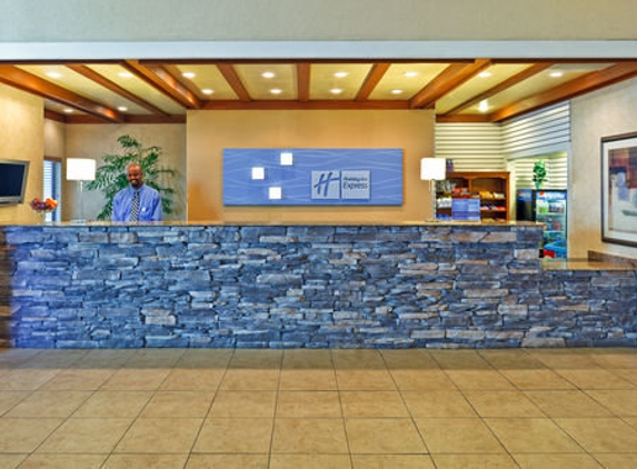 Holiday Inn Express Nashville Airport - Nashville, TN