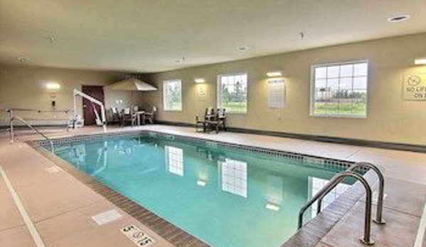 Cobblestone Hotel & Suites - Crookston, MN