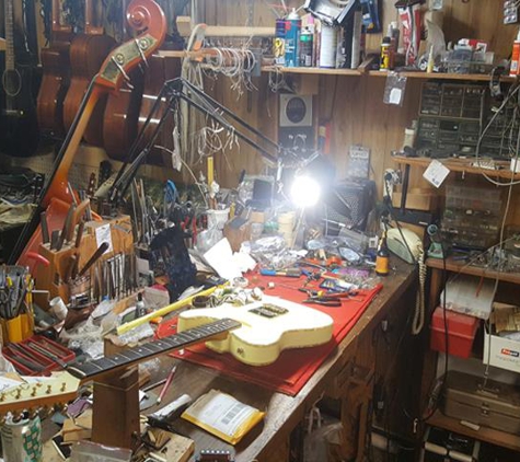 Guitar Junkyard - La Salle, IL