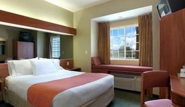 Microtel Inn & Suites by Wyndham Zephyrhills - Zephyrhills, FL