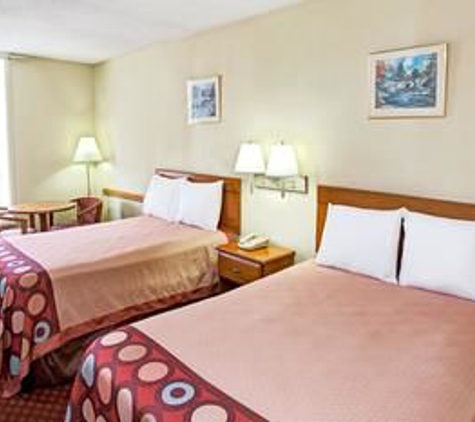 Super 8 by Wyndham Walterboro - Walterboro, SC