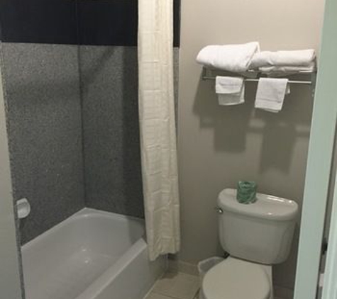 Camelot Inn & Suites - Houston, TX