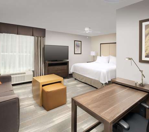 Homewood Suites by Hilton Kansas City Speedway - Kansas City, KS