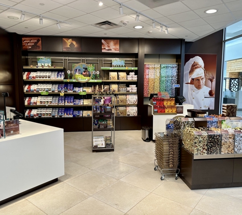 Lindt Chocolate Shop - Rosemont, IL