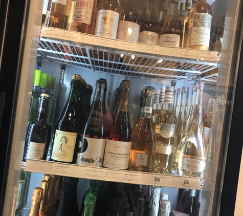 Red White & Bubbly Wine Shop - Brooklyn, NY