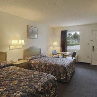 Travelodge Suites by Wyndham MacClenny/I-10 - Macclenny, FL