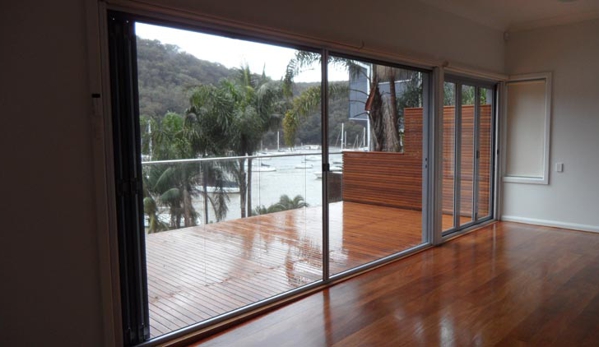 RETRACTASCREEN - Cheltenham, VIC. Screen