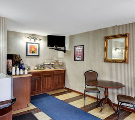 Econo Lodge - Morgantown, WV