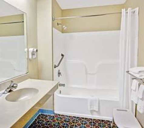 Days Inn by Wyndham Mooresville Lake Norman - Mooresville, NC