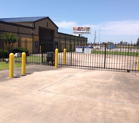 Extra Space Storage - Tomball, TX