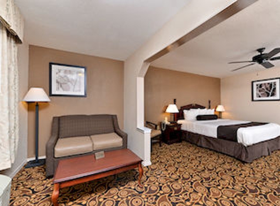 Mockingbird Inn & Suites - Monroeville, AL