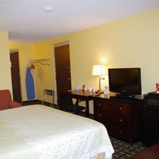 Days Hotel by Wyndham Danville Conference Center - Danville, IL