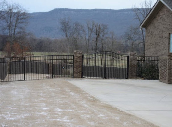 Creative Fence & Containment - Huntsville, AL