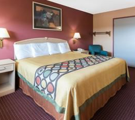 Super 8 by Wyndham Strongsville/Cleveland - Strongsville, OH