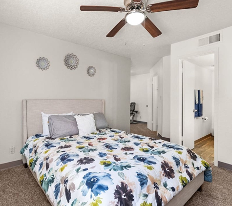 Mesa Ridge Apartments - Albuquerque, NM