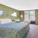 Days Inn by Wyndham Bradenton - Near the Gulf - Motels