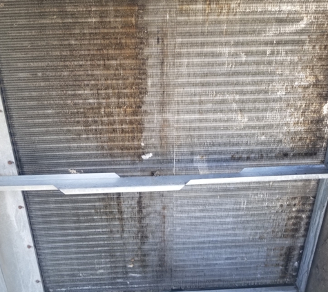 Twisted Air Refrigeration & Air Conditioning LLC - Laredo, TX. Before the coil wash