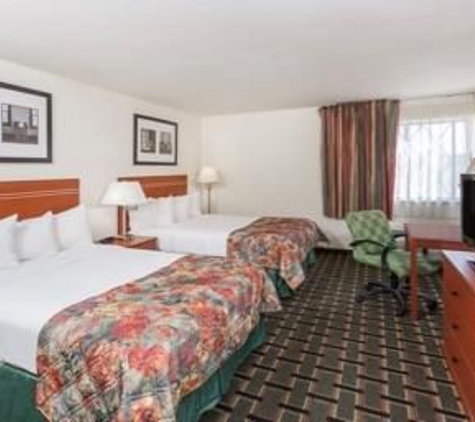 Baymont Inn & Suites - Decatur, IL